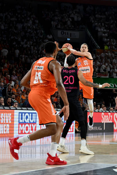 拿大队等强 拿大队等强