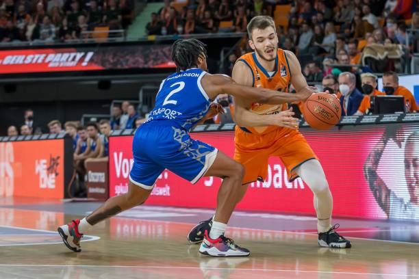 双线竞争 双线竞争